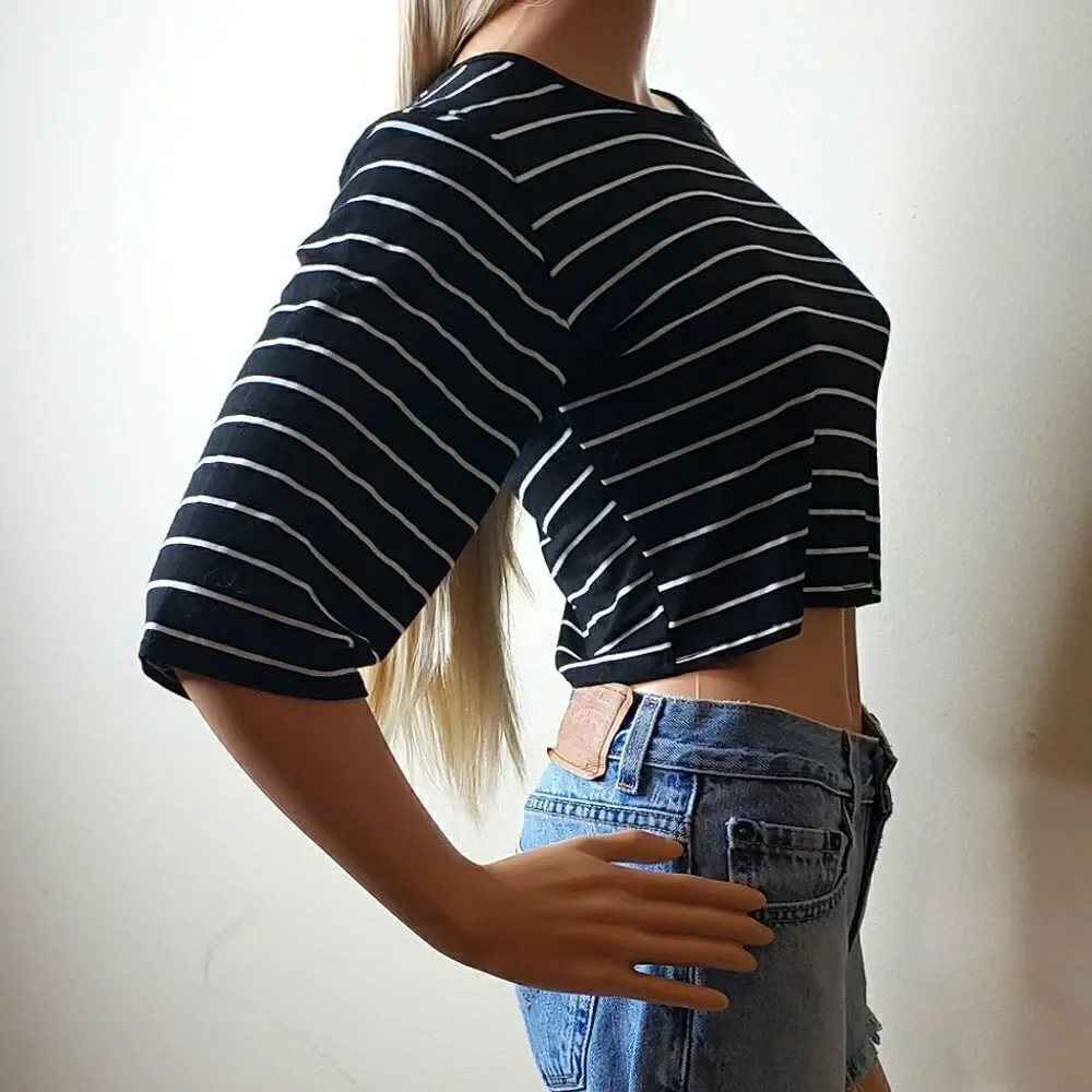 B. Jewel Cropped Sleeved Striped Crop Top - Picture 4 of 6